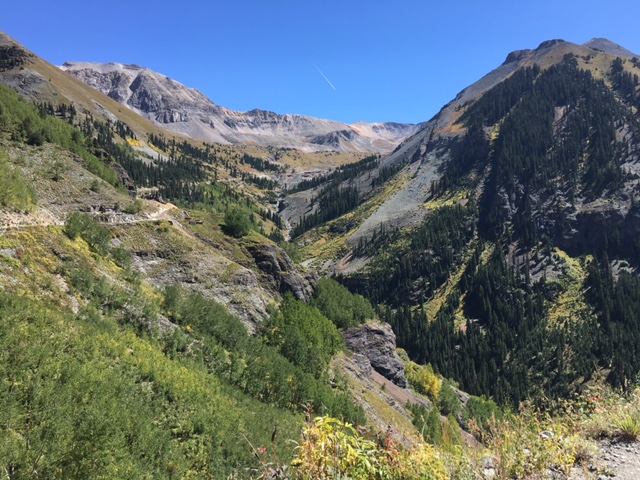 looking back to where we were, the plane contrail is pointing to the top of the pass 